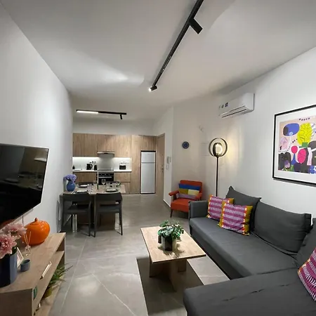 Amazing 1 Bedroom Queen Size Bed Nicosia City * Strovolos