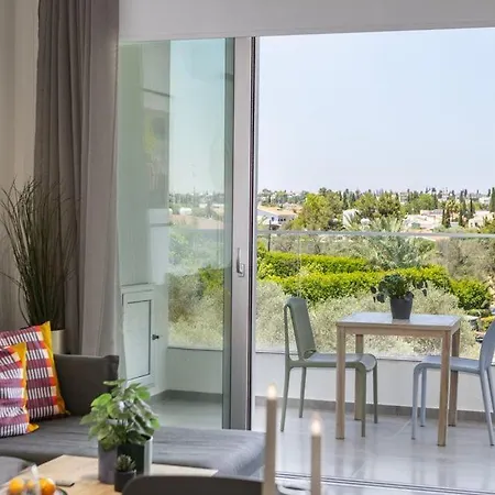 Amazing 1 Bedroom Queen Size Bed Nicosia City Apartment *