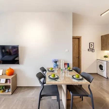 Amazing 1 Bedroom Queen Size Bed Nicosia City * Strovolos
