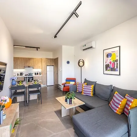 Amazing 1 Bedroom Queen Size Bed Nicosia City Apartment