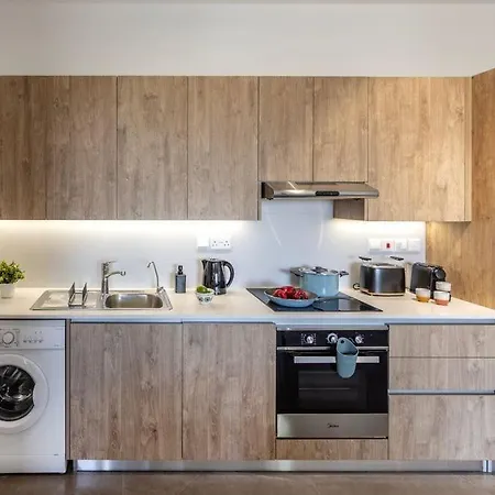 Apartment Amazing 1 Bedroom Queen Size Bed Nicosia City