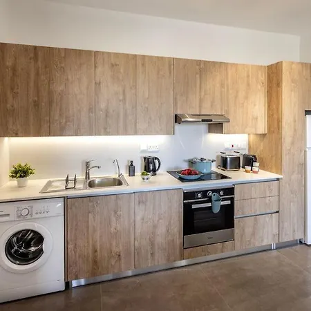 Amazing 1 Bedroom Queen Size Bed Nicosia City Strovolos