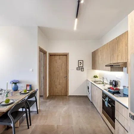 Amazing 1 Bedroom Queen Size Bed Nicosia City * Strovolos